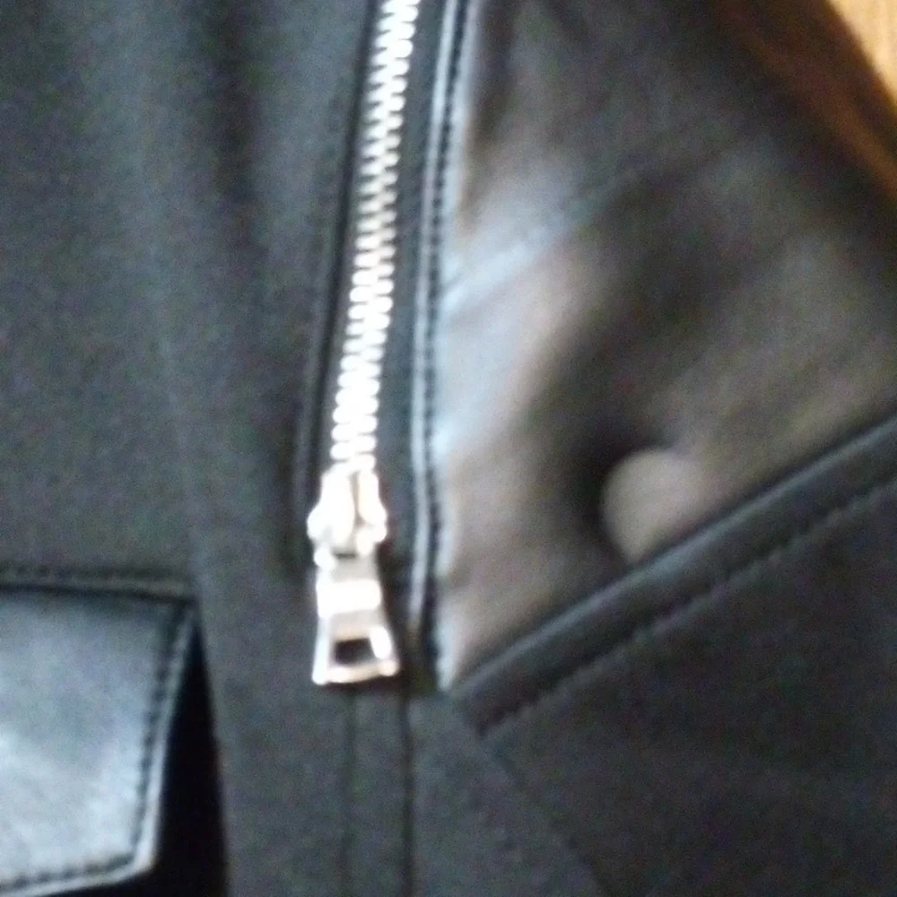 Women's Jacket - Picture 12 of 16